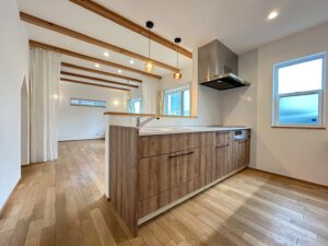 岡山市北区北方　中古戸建　リビング2